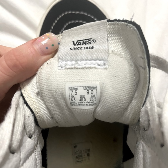 Black and white high-top platform vans - Picture 6 of 6